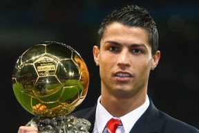 开云体育登入-《Dota2》荣耀巅峰总决赛盛况回顾：冠军悬念逐步揭晓！